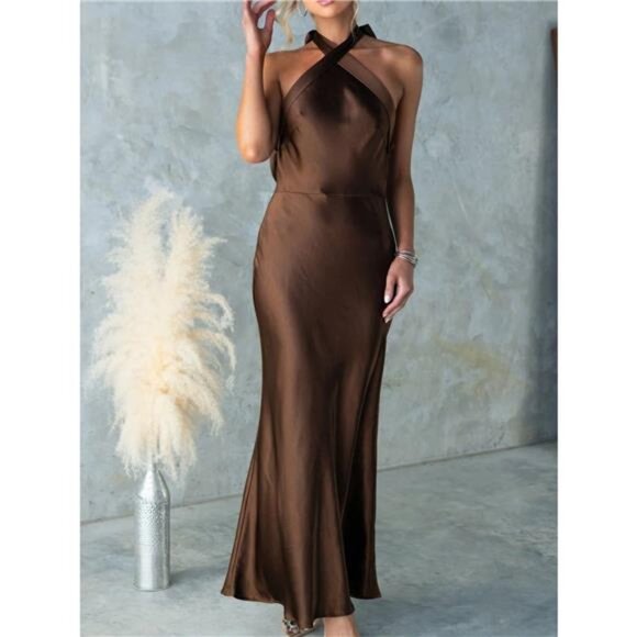 Backless Halter Neck Maxi Dress - Picture 7 of 15